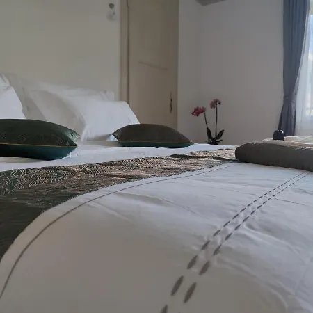 Peaks View Chalet Bed & Breakfast *