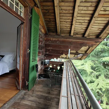 Peaks View Chalet Bed & Breakfast